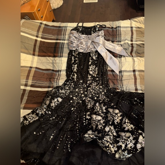 Sherri hill couture mermaid dress, size 14 - Picture 6 of 8